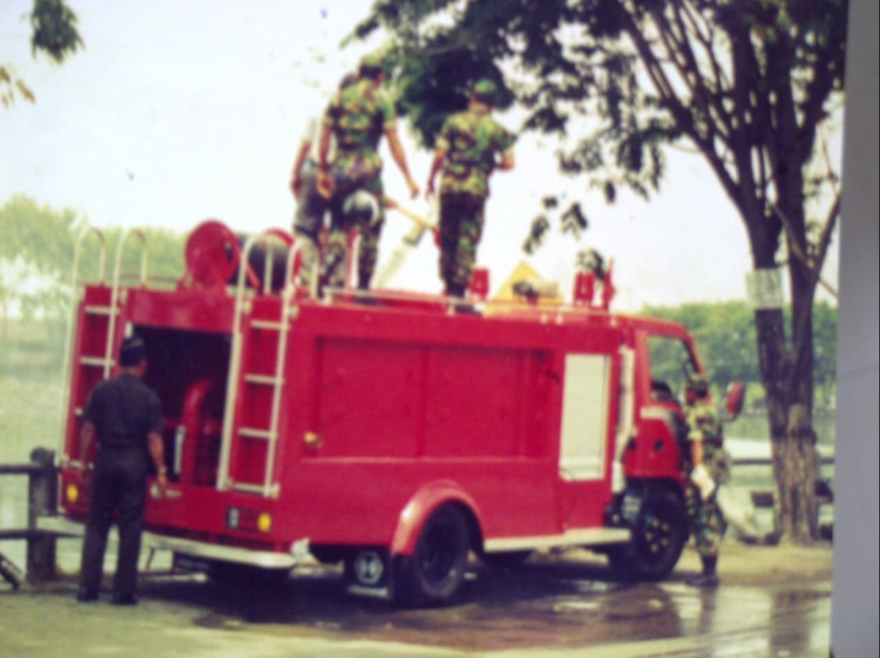 Proyek mobil pemadam kebakaran 7